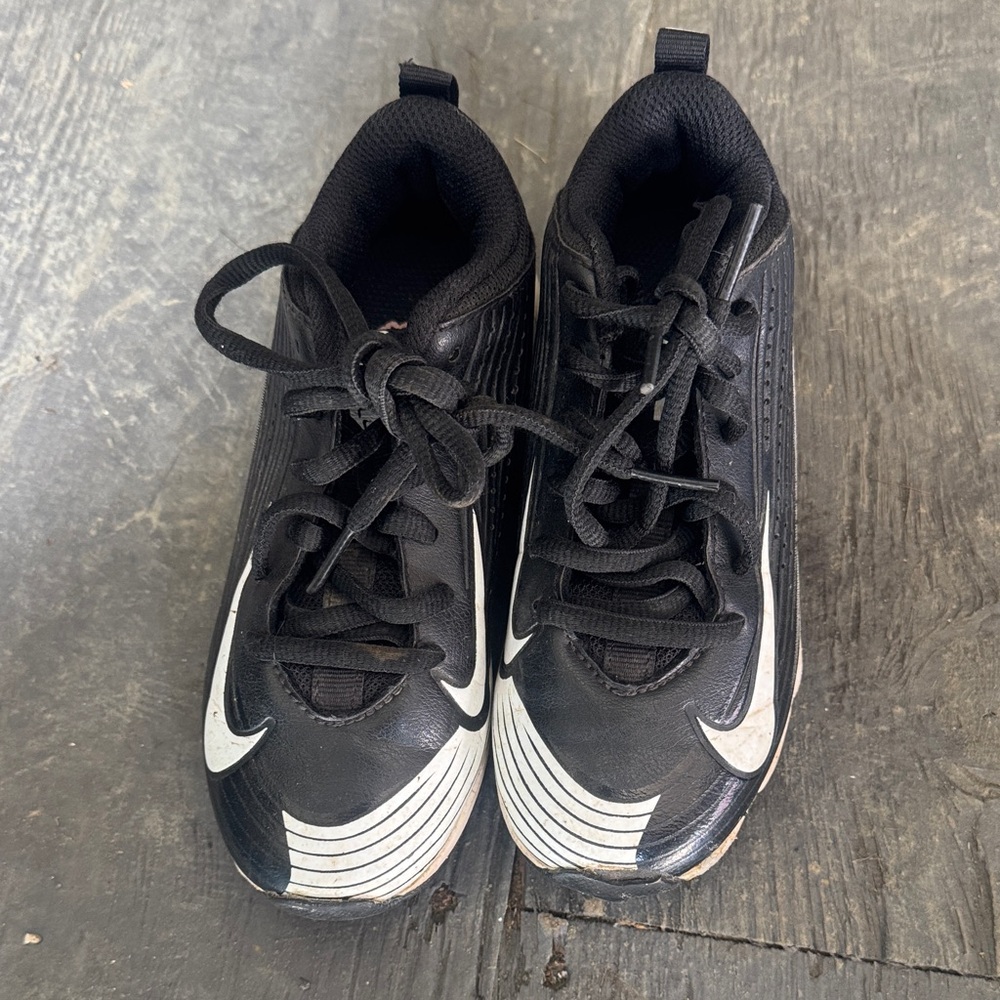 Nike Kids Black and White baseball cleats